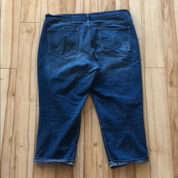Old Navy the flirt Capri length distressed jeans - Picture 3 of 8